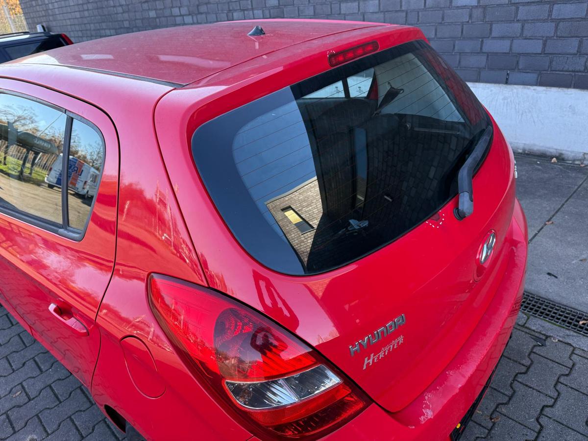 Hyundai I20 PB original Heckklappe mit Scheibe BH Electric Red Rohbau BJ09